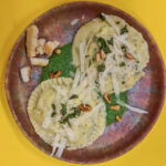 Ravioli van roomkaas met bruine boter en spinazie