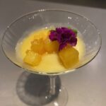 Panna Cotta met lavendel en compote van ananas