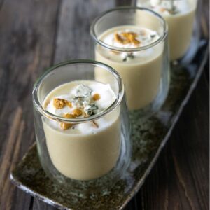 Cappuccino van Witlof met Roquefort en gebrande Hazelnoot