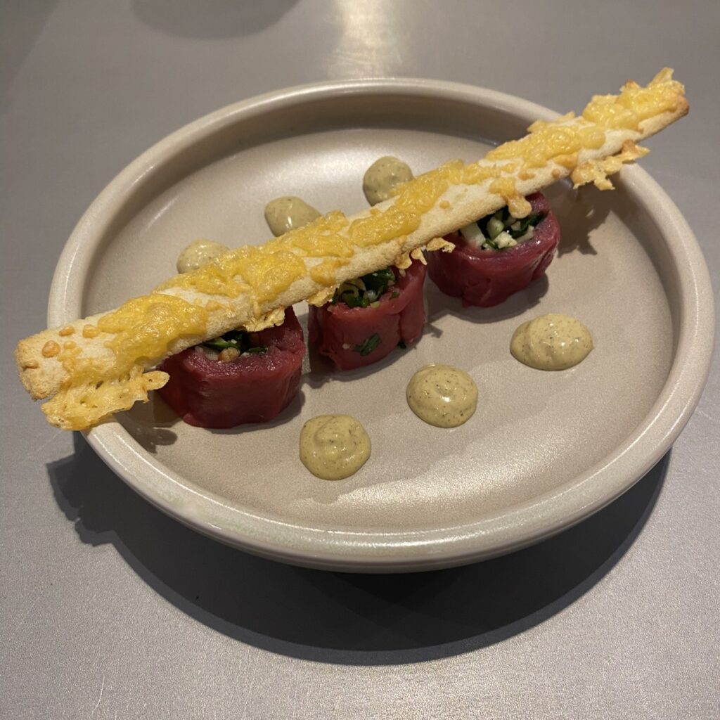 Sushi van Ossenhaas, jonge Beemster kaas en truffelmayonaise